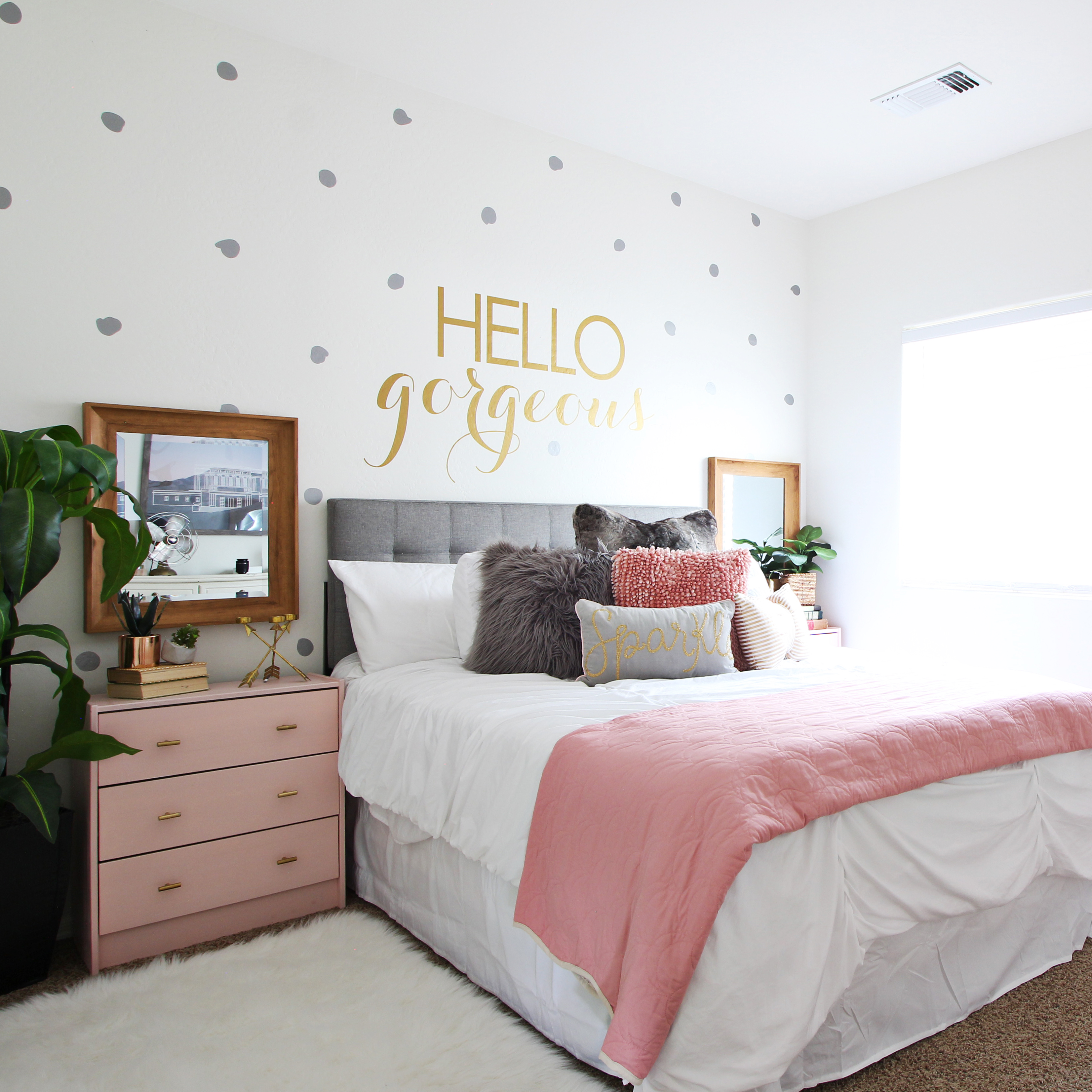 Vinilos Decorativos, Set frase “Hello Gorgeous” + 98 Lunares Irregulares